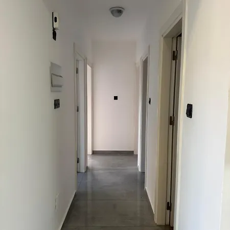Joy Residence- 3 Bedroom With Balcony דירה