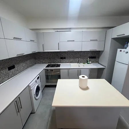Joy Residence- 3 Bedroom With Balcony Apartman *